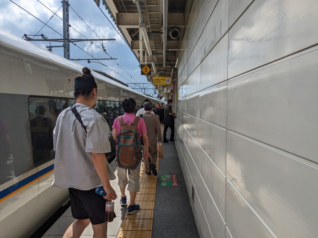 米原駅_特急しらさぎから東海道新幹線へ乗り換え_下車